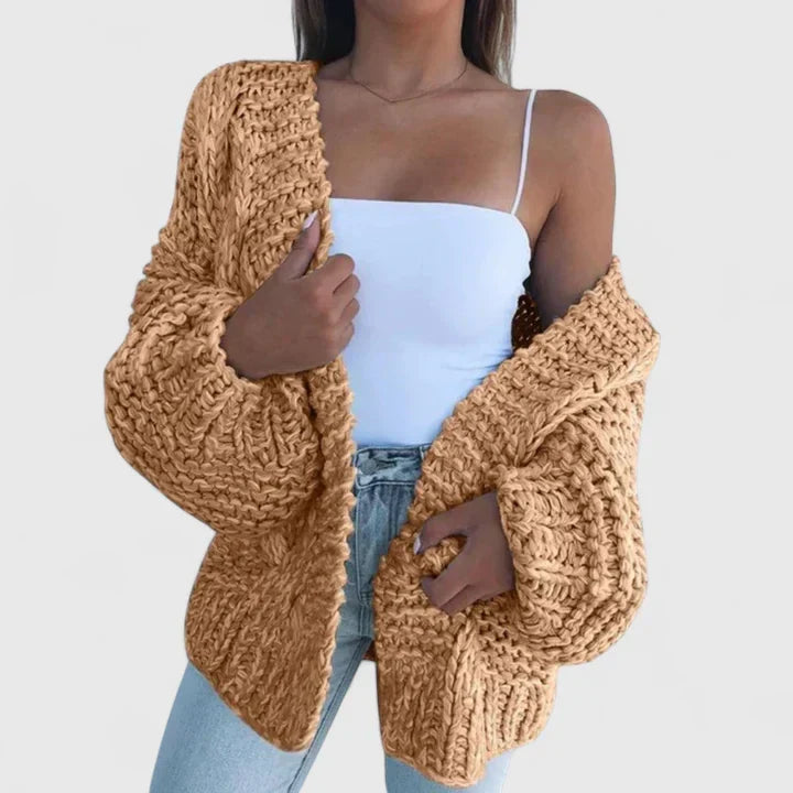 Elegante Damen Strickjacke aus grober Wolle in Braun