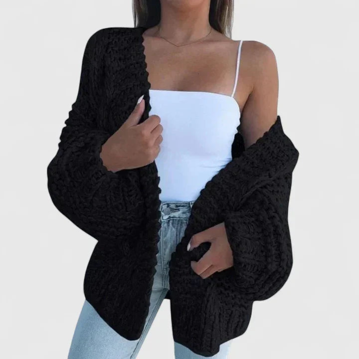 Elegante Damen Strickjacke aus grober Wolle in Schwarz