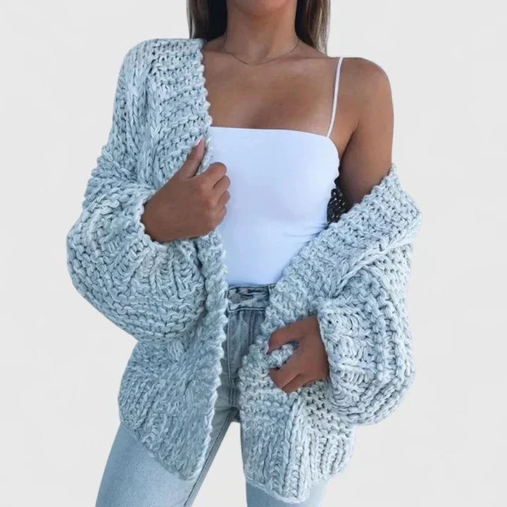 Elegante Damen Strickjacke aus grober Wolle in Sky Blue