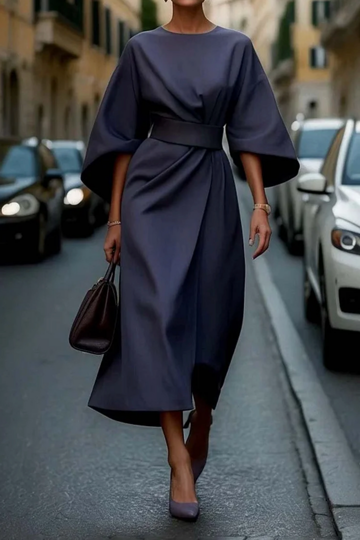 Elegante Damenkleider mit Gürteldetail und Puffärmeln in Marineblau