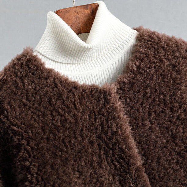Eleganter Damen Mantel aus luxuriösem Lammfell (7)