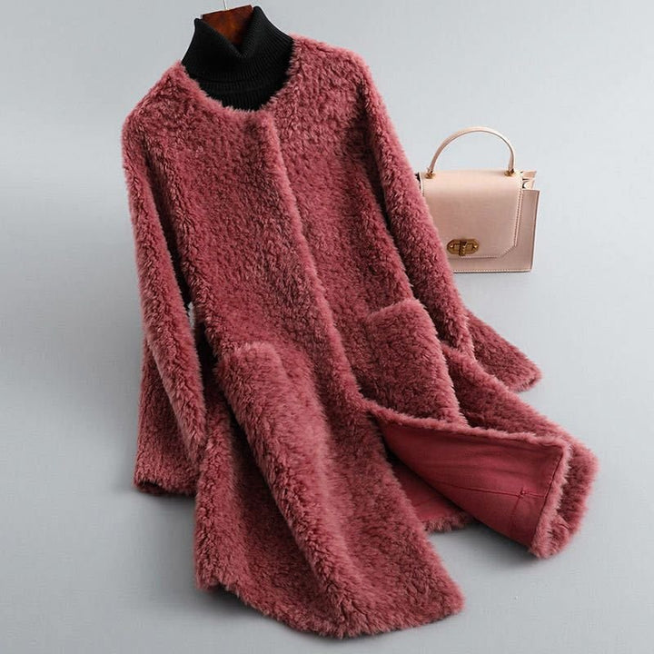 Eleganter Damen Mantel aus luxuriösem Lammfell in Crimson Red