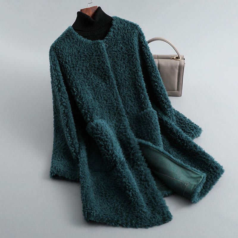 Eleganter Damen Mantel aus luxuriösem Lammfell in Grün