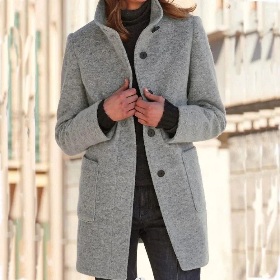 Eleganter Damen Wintermantel im klassischen Wollstil in Grau