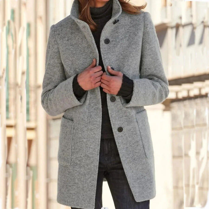Eleganter Damen Wintermantel im klassischen Wollstil in Grau