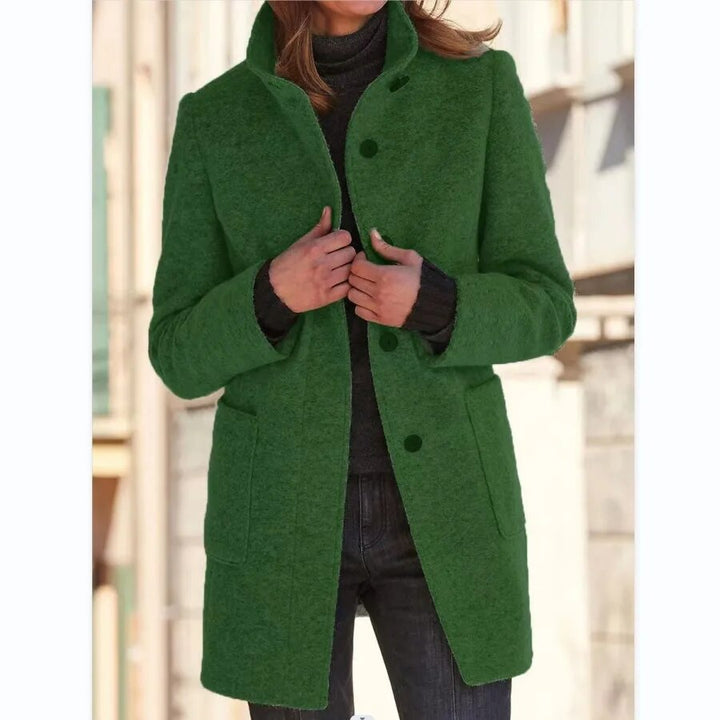Eleganter Damen Wintermantel im klassischen Wollstil in Grün