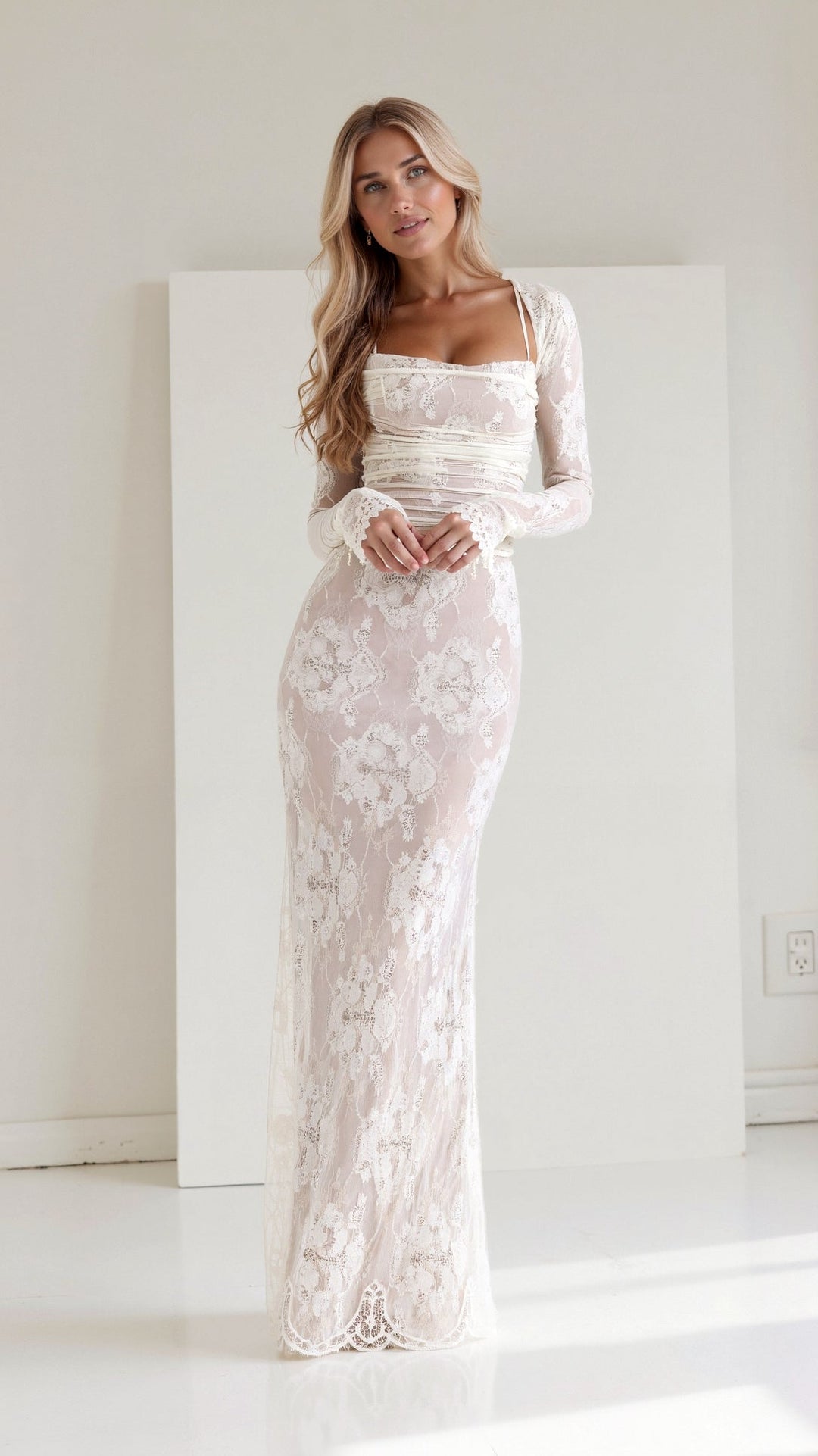 Elegantes Damen Maxikleid für Hochzeitsgäste mit feiner Spitze