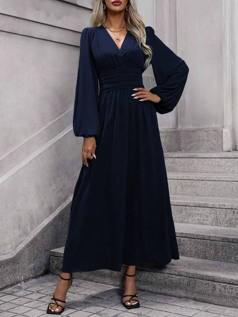 Elegantes Damen Midikleid für Hochzeitsgäste in Blau