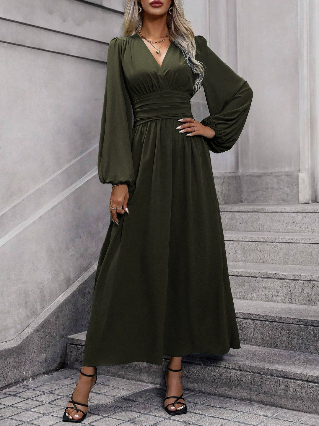 Elegantes Damen Midikleid für Hochzeitsgäste in Grün