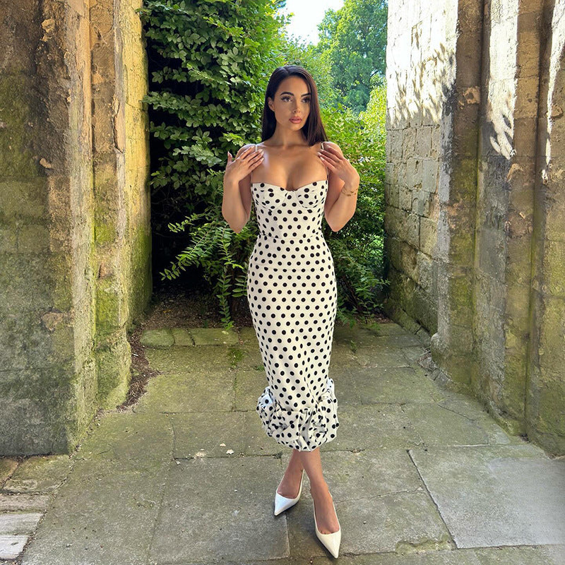 Elegantes Polka-Punkte-Midikleid zum Feiern in Weiß