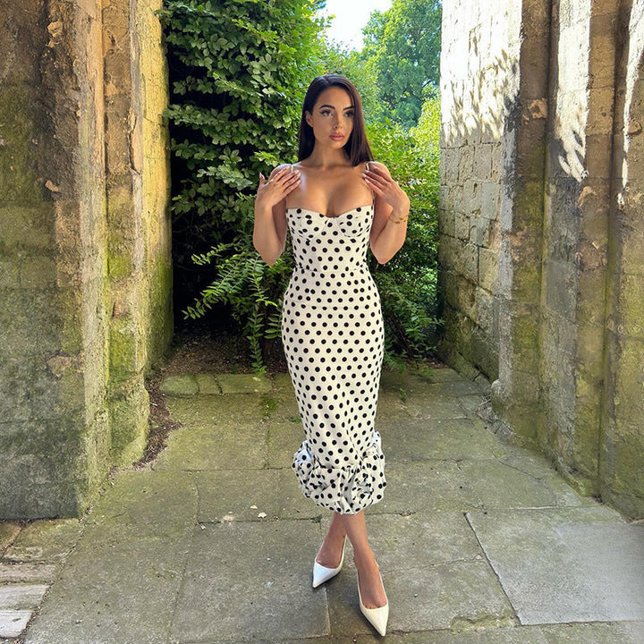 Elegantes Polka-Punkte-Midikleid zum Feiern in Weiß