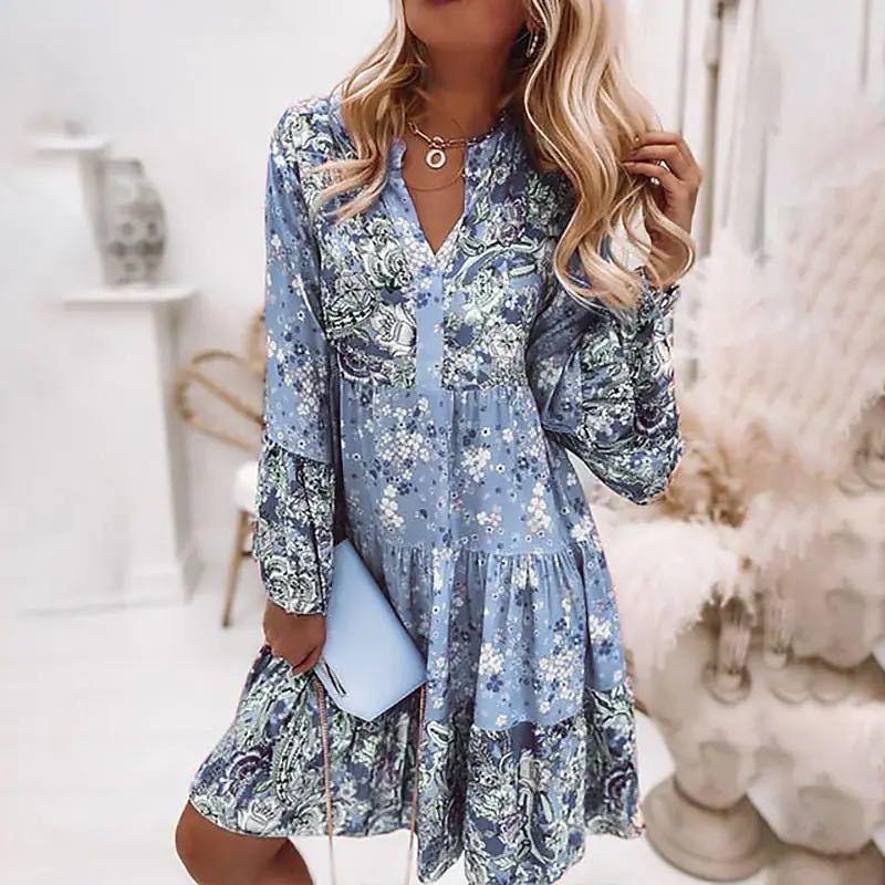 Elegantes Sommerkleid mit Blumenmuster in Blau