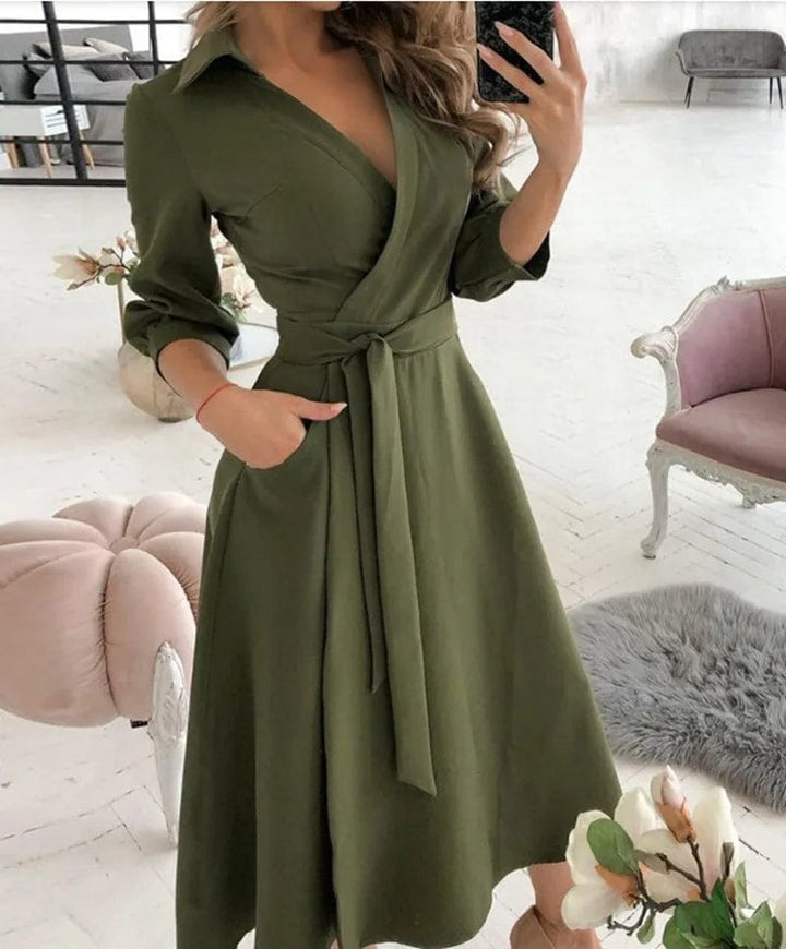 Elegantes Wickel-Sommerkleid in Armeegrün