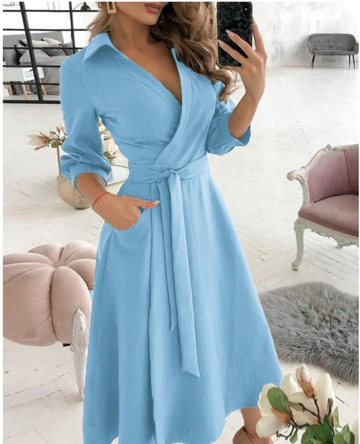 Elegantes Wickel-Sommerkleid in Blau