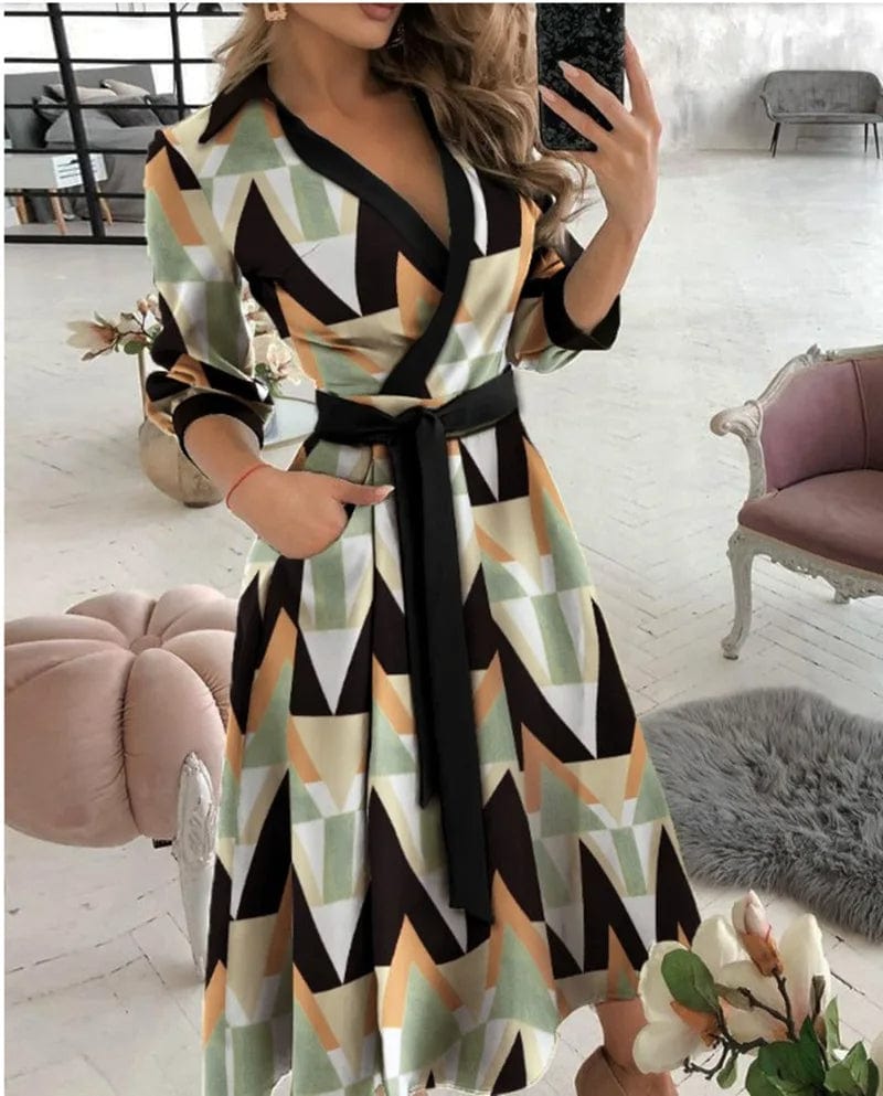 Elegantes Wickel-Sommerkleid in Diamantdruck