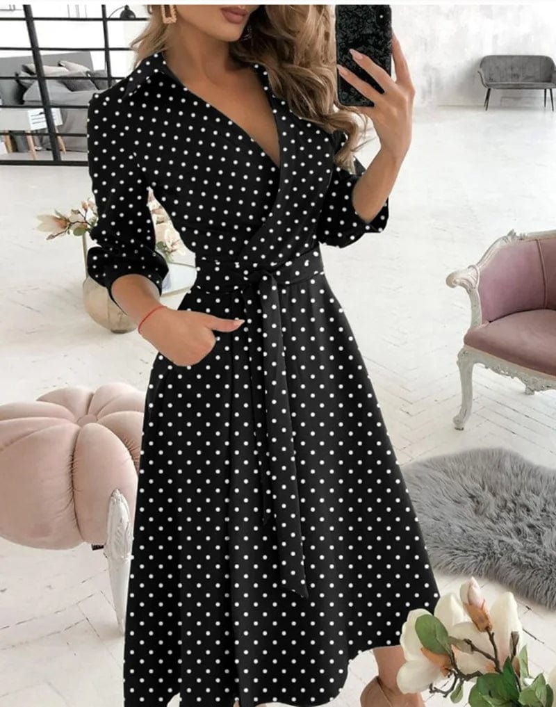 Elegantes Wickel-Sommerkleid in Schwarz gepunktet