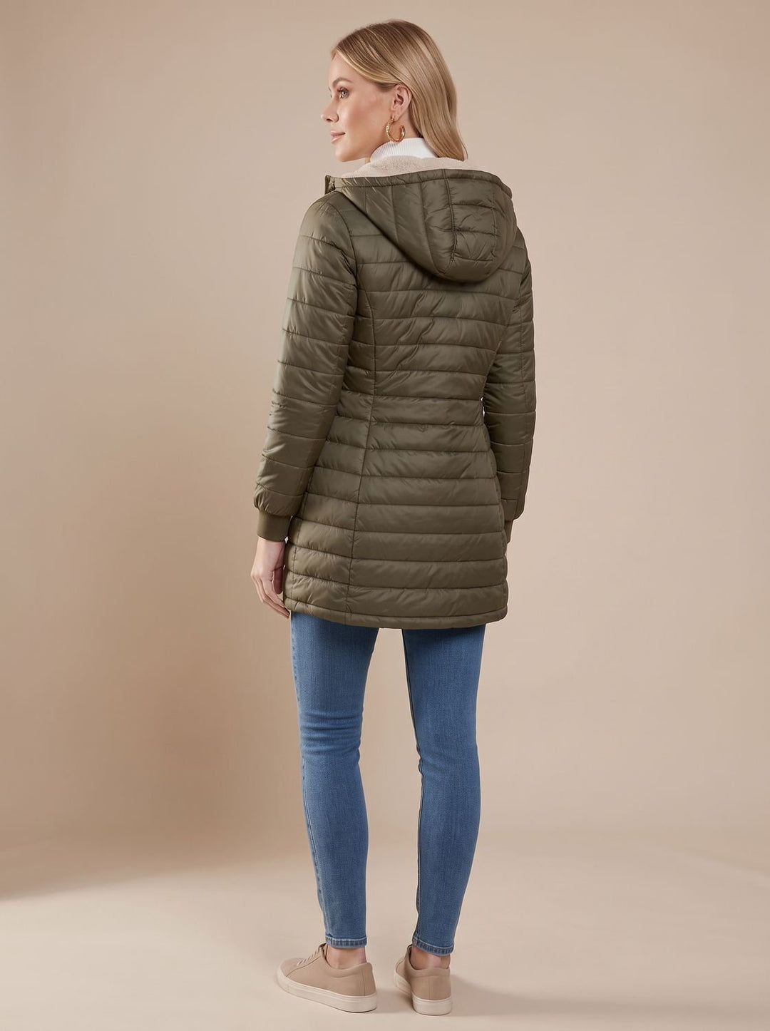 Gemütliche Damen Winterjacke mit Kapuze Oberschenkellang (5)