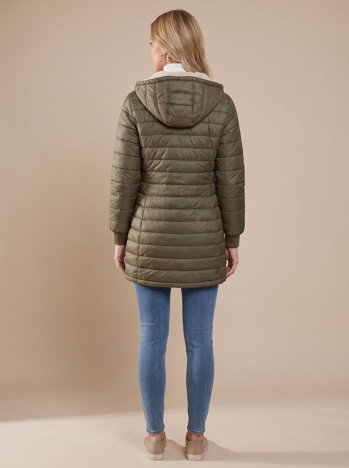 Gemütliche Damen Winterjacke mit Kapuze Oberschenkellang in Olijfgroen