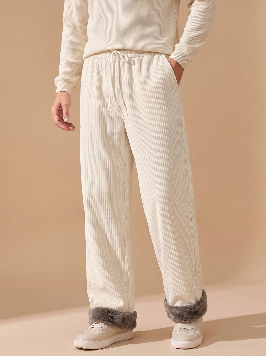 Herren Cargohose aus Cord mit Fleece-Futter in Apricot