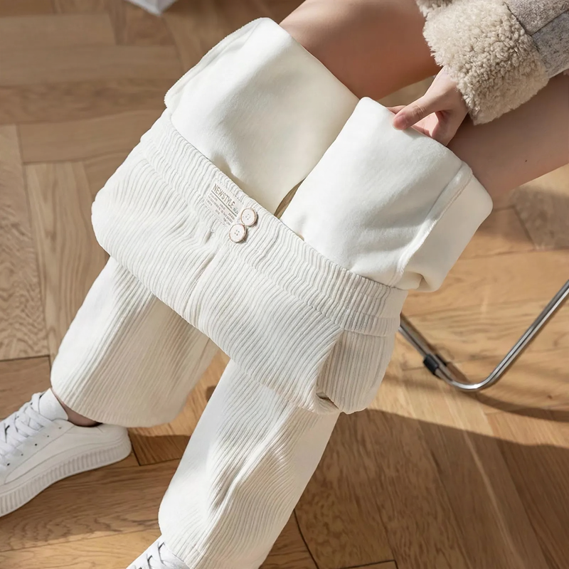 Herren Cargohose in Chenille im weiteren Schnitt