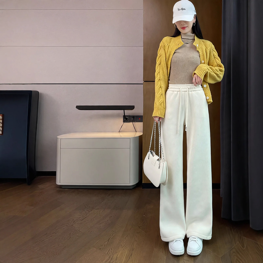 Herren Cargohose mit breitem Schnitt und Taschen in Apricot gefüttert mit Taschen