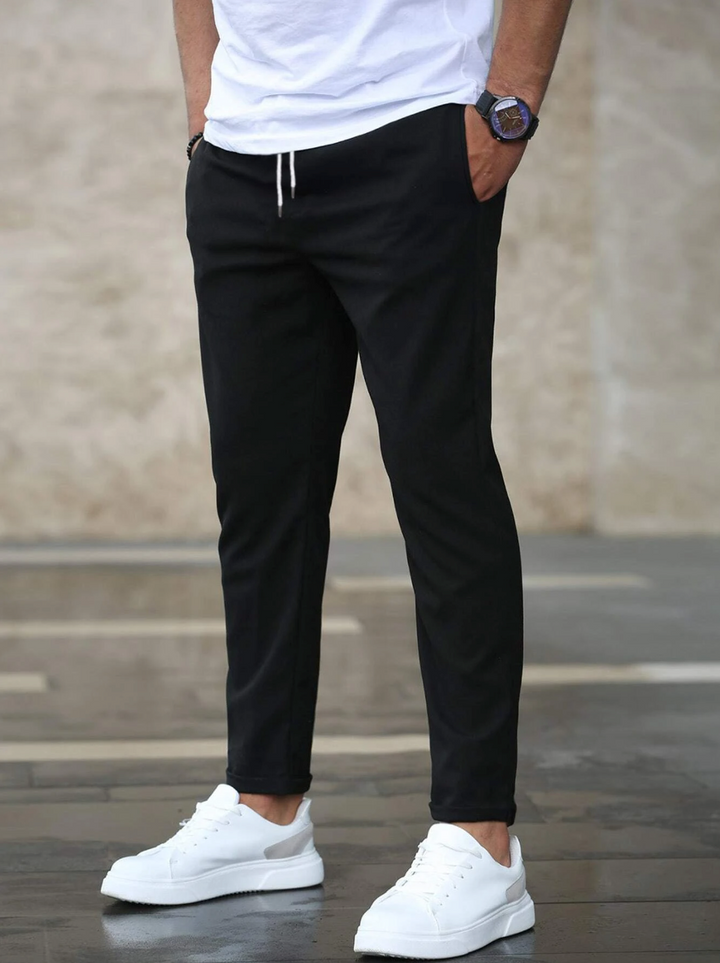 Herren Hose mit Tailored-Fit zum Kombinieren in Schwarz