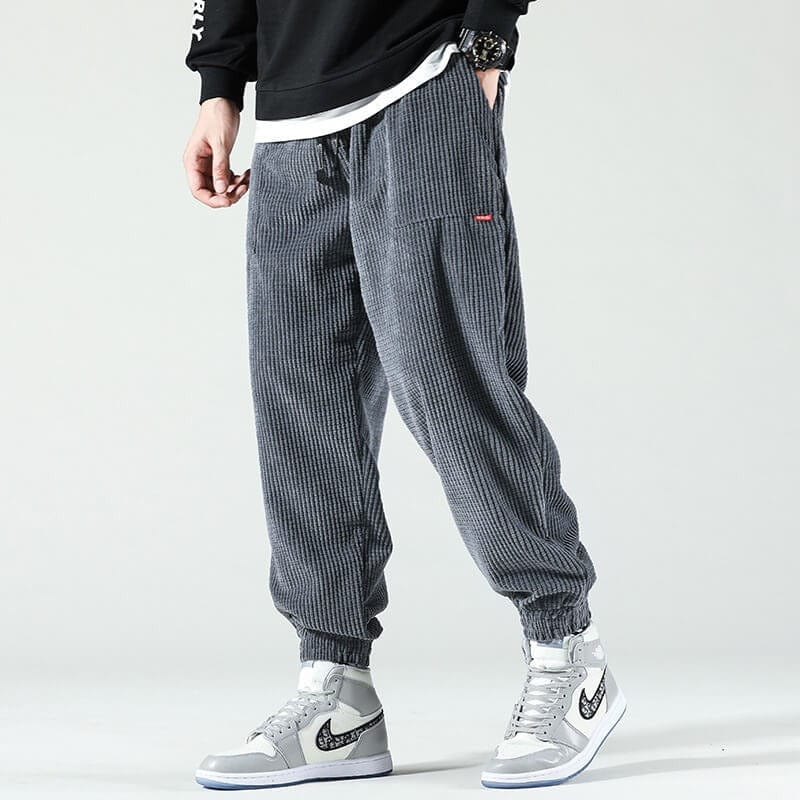 Herren Jogginghose mit modernem Tapered-Schnitt in Grau