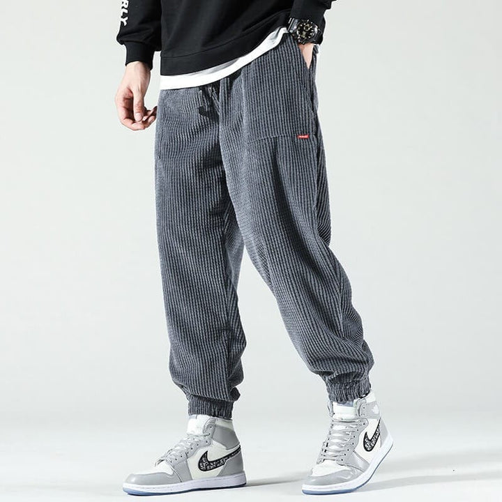 Herren Jogginghose mit modernem Tapered-Schnitt in Grau