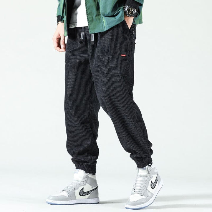 Herren Jogginghose mit modernem Tapered-Schnitt in Schwarz