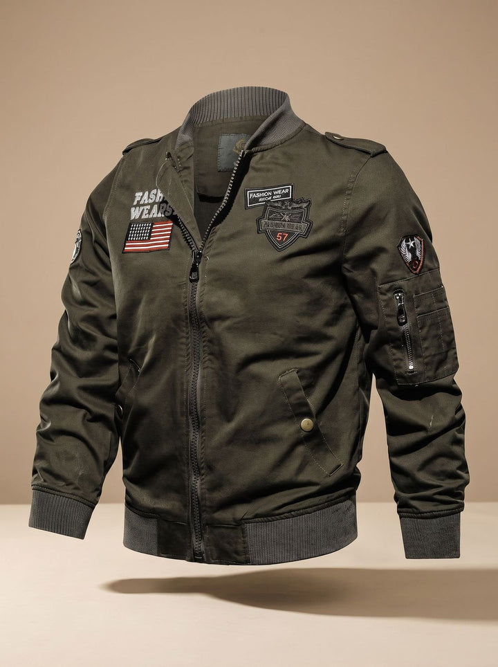 Herren Übergangsjacke im Bomber-Schnitt mit Military-Patches in Grün