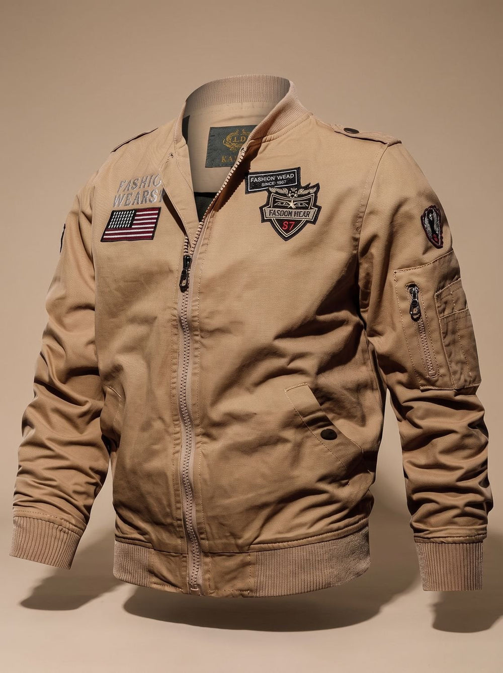 Herren Übergangsjacke im Bomber-Schnitt mit Military-Patches in Khaki