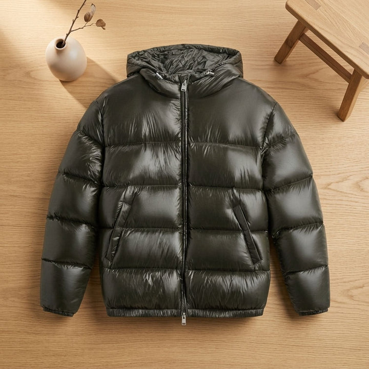 Herren Winterjacke mit Daunenfüllung und verstellbarer Kapuze in Olivgrün