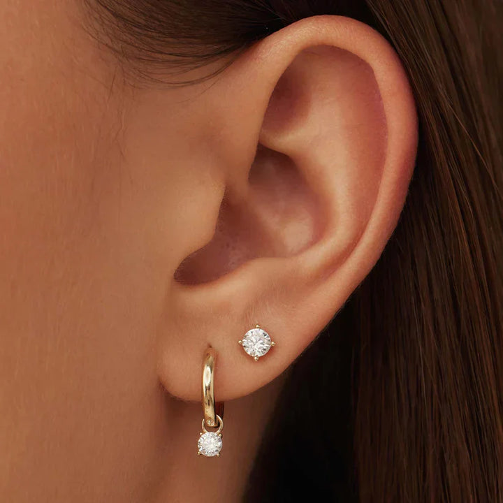 Elegantes Set aus Larmes de Lune Gold-Steinohrringen