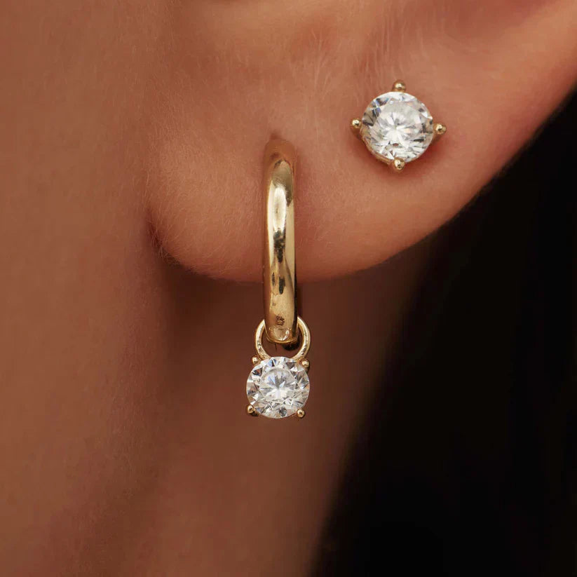 Elegantes Set aus Larmes de Lune Gold-Steinohrringen