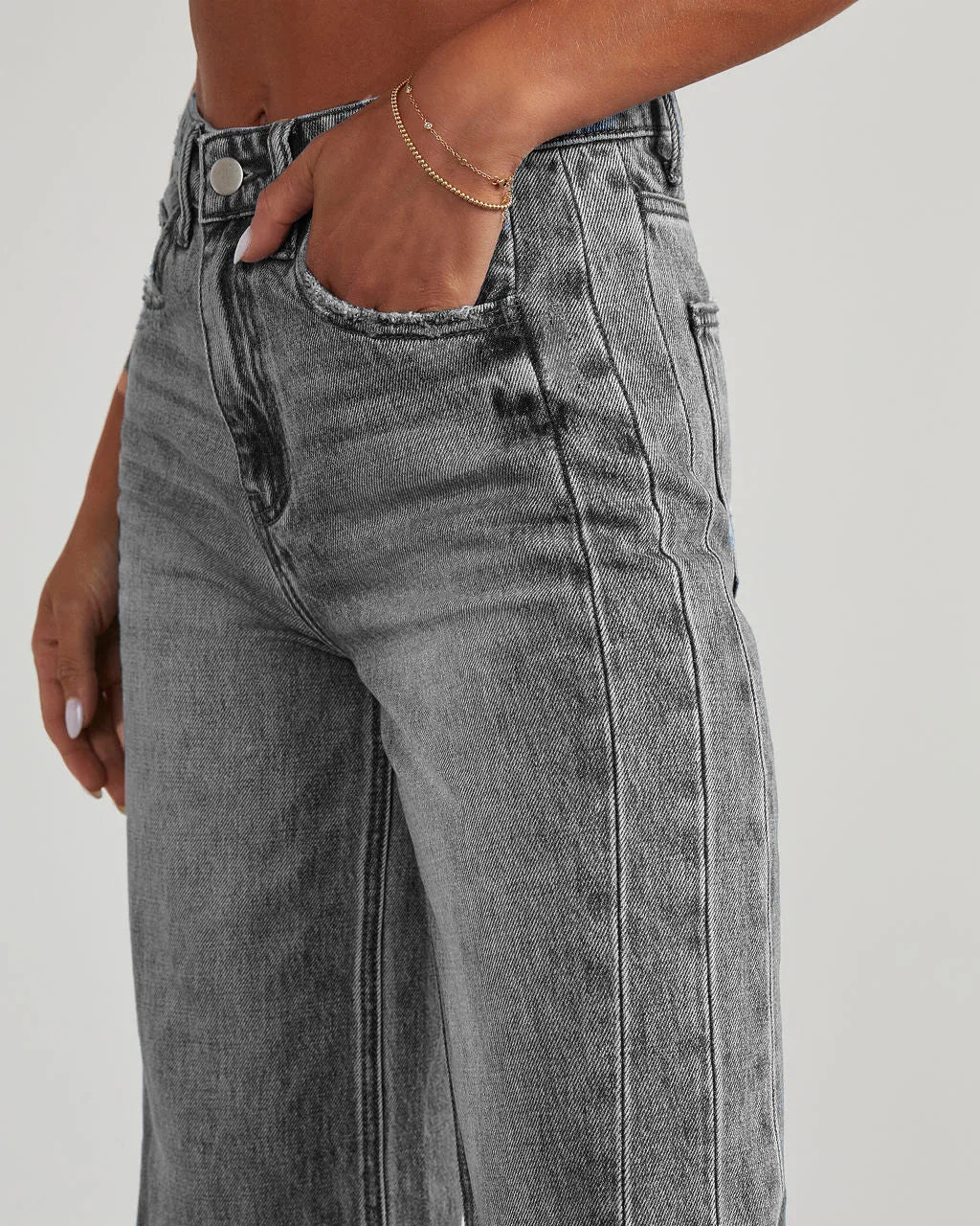 in Grau mit Raw-Hem Jeans (3)