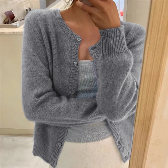 Klassische Damen Strickjacke für den Alltag in Grau