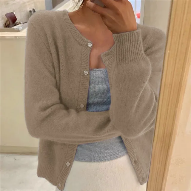 Klassische Damen Strickjacke für den Alltag in Khaki
