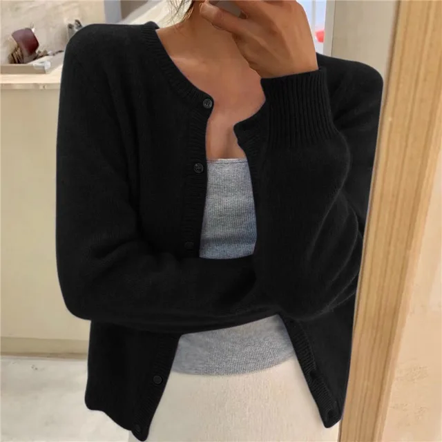 Klassische Damen Strickjacke für den Alltag in Schwarz