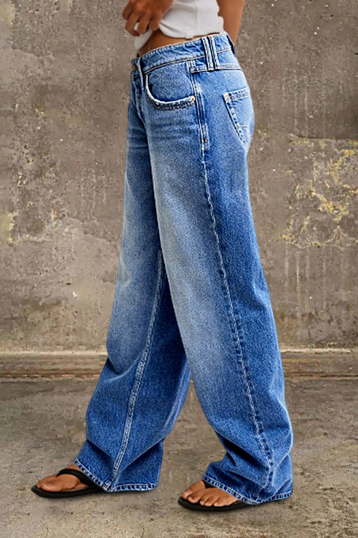 Klassische gerade Damen Jeans mit mittlerem Bund (2)