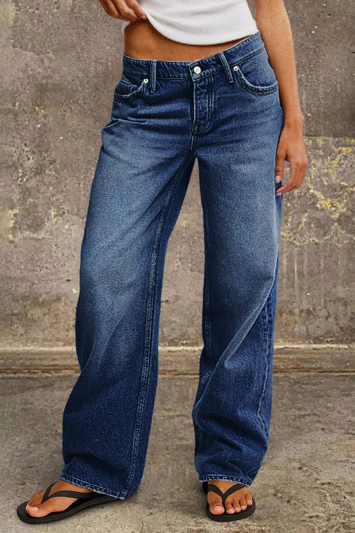 Klassische gerade Damen Jeans mit mittlerem Bund in Dunkelblau