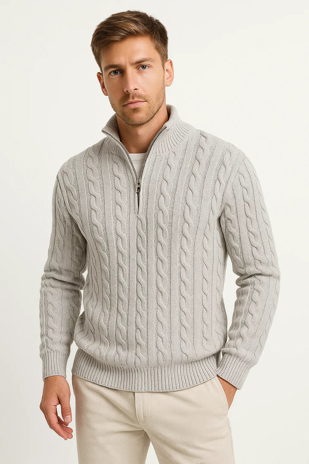Klassischer Herren Pullover mit Zopfmuster und Reißverschluss in Hellgrau