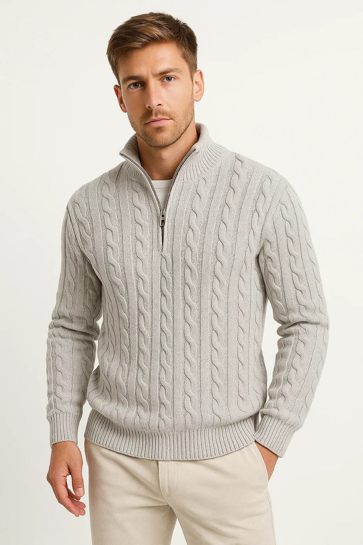 Klassischer Herren Pullover mit Zopfmuster und Reißverschluss in Hellgrau