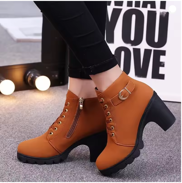 Komfortable Damen Stiefel in zeitloser Eleganz in Braun