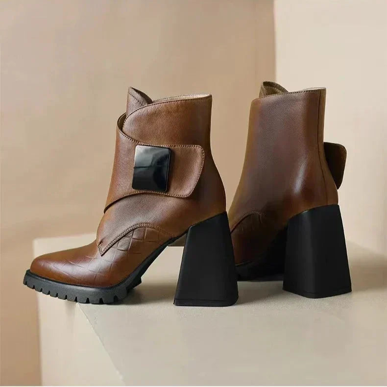 Komfortable Damen Stiefeletten im klassischen Stil (9)