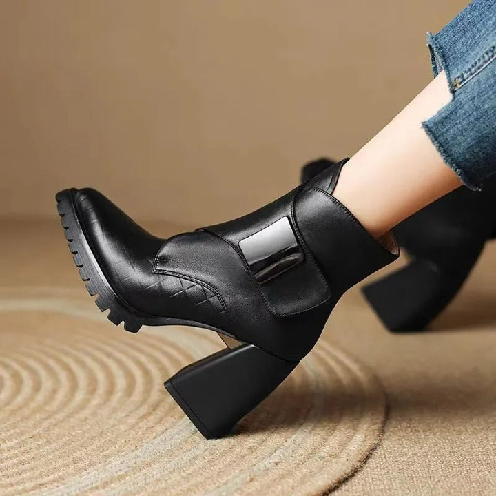Komfortable Damen Stiefeletten im klassischen Stil in Schwarz