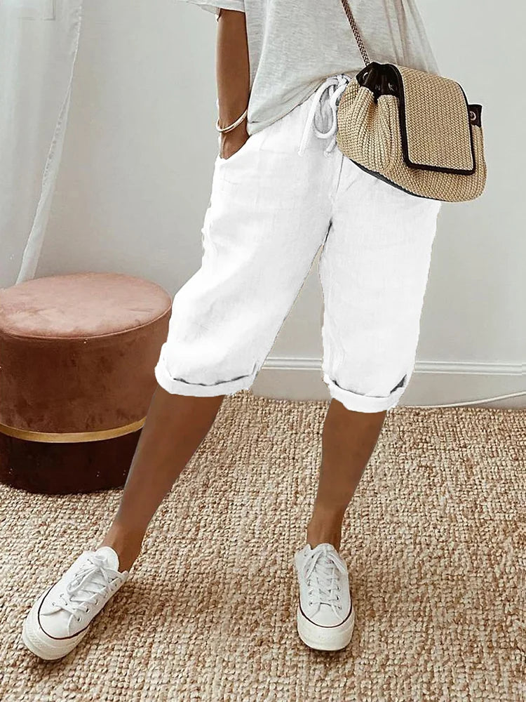 Komfortable Shorts mit Taschen in Weiß