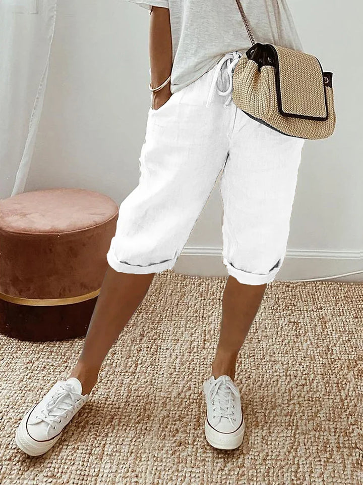 Komfortable Shorts mit Taschen in Weiß