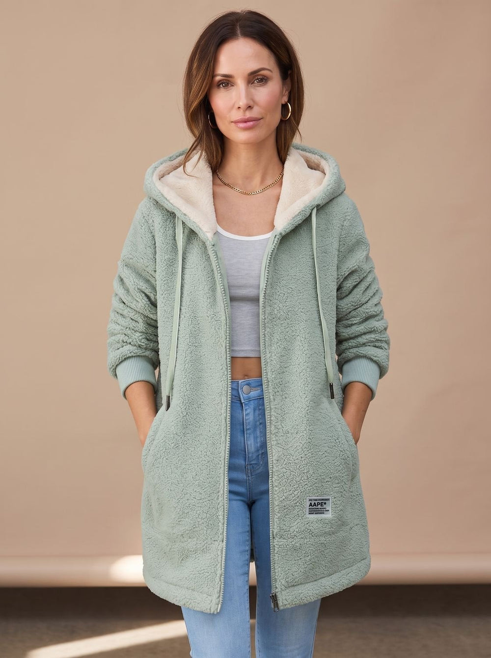 Kuschelige Damen Winterjacke mit Kapuze und Taschen in Grün