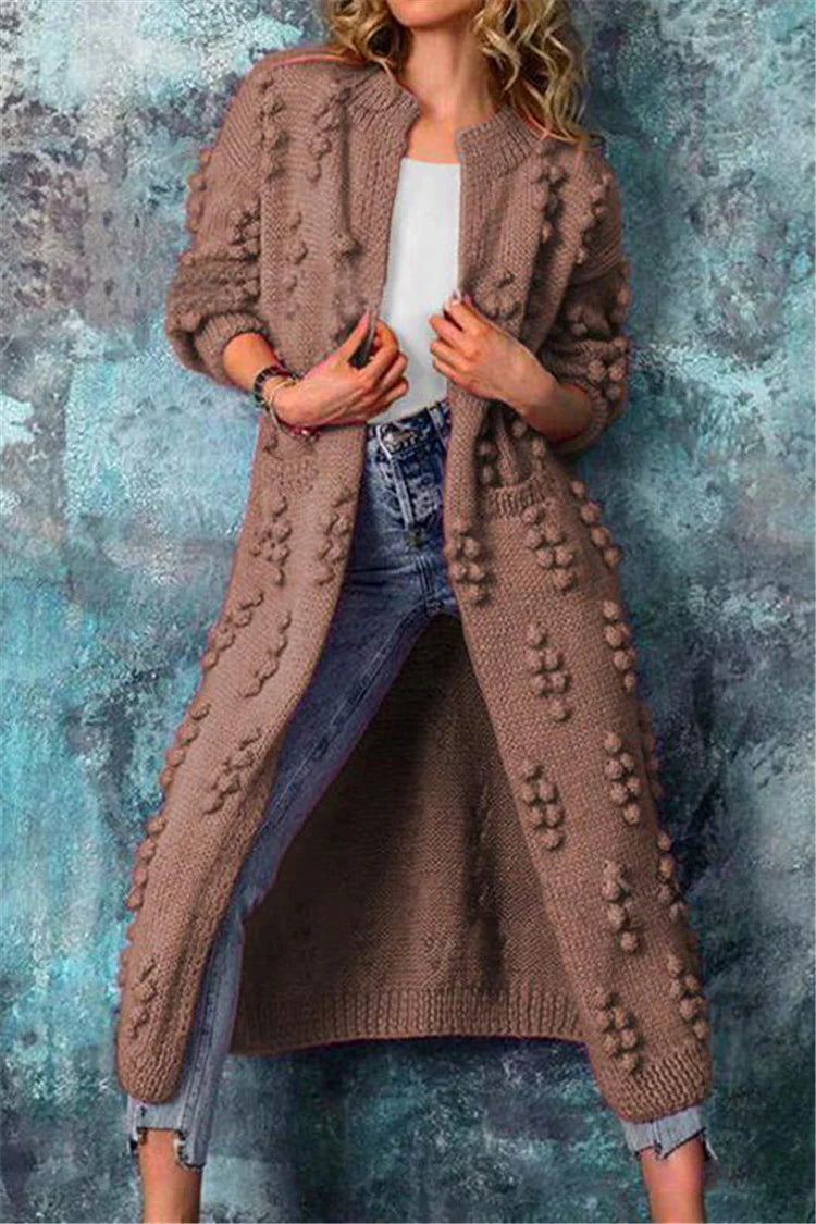 Lange Damen Strickjacke im Norweger-Stil mit Pompons in Braun