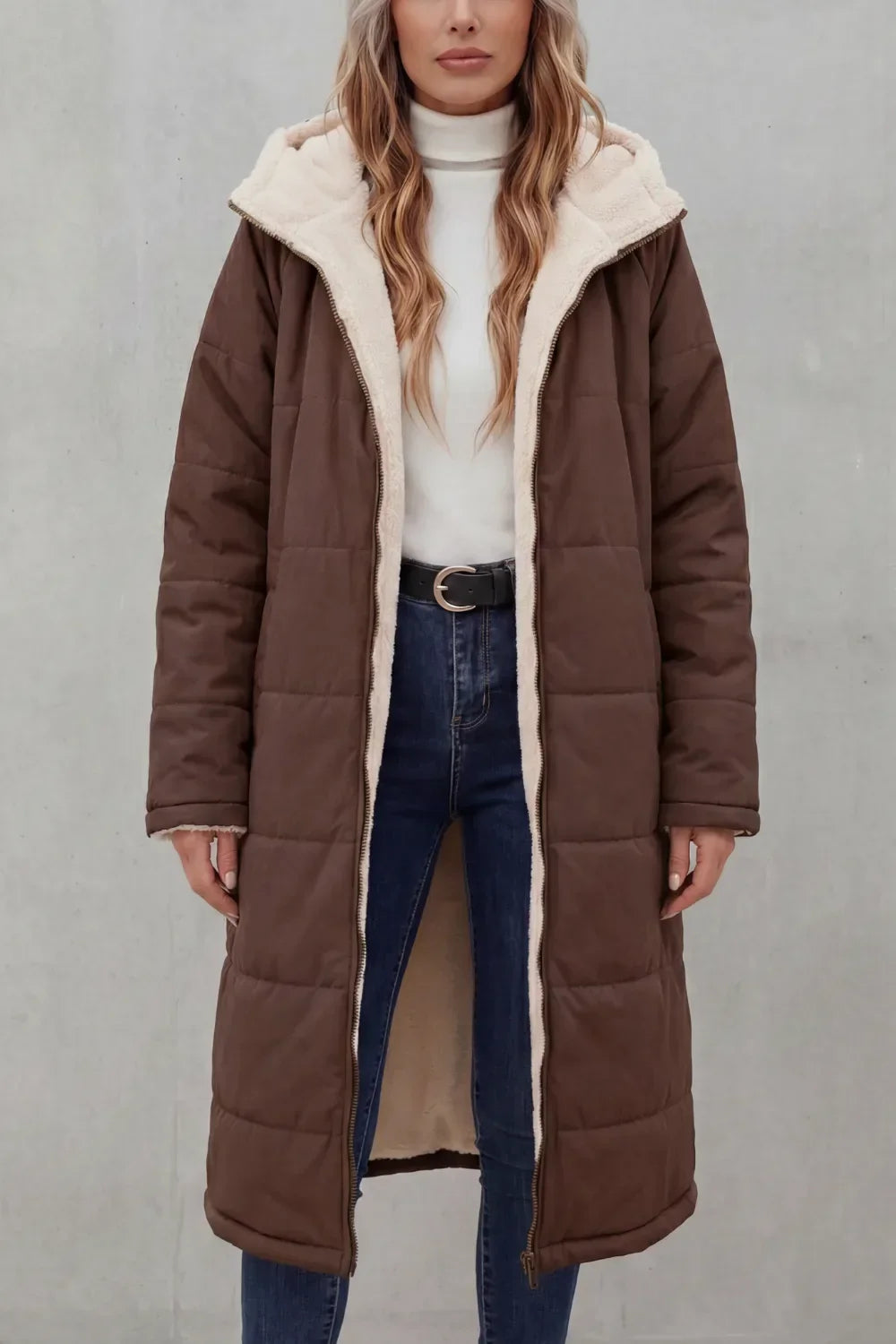 Lange Damen Winterjacke mit Kapuze in Braun